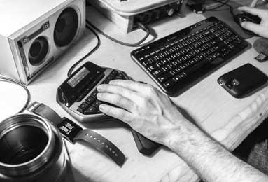 房卡必备教程“微信金花房卡跟谁买”房卡怎么购买